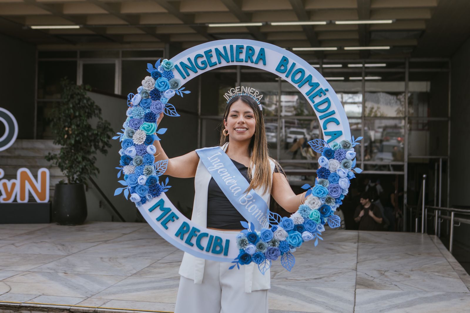 CARTELITO FLORES